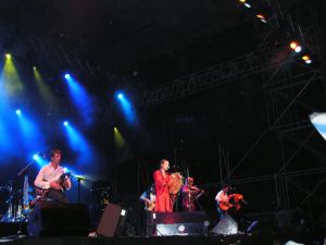 El grupo de folk irlandés Kila en el Festival de Ortigueira del 2003