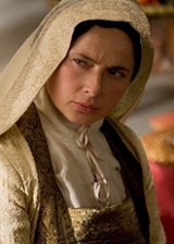 Isabella Rosellini como Thar