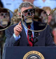 George Bush bajo el filtro de las gafas de Están Vivos