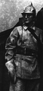 Dimitri Shostakovich con su uniforme de bombero. Esta foto fue reproducida por la revista Time el 20 de julio de 1942 como símbolo de la resistencia del pueblo ruso al ejército hitleriano