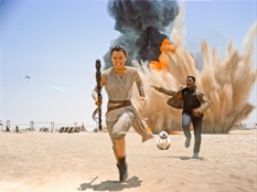 starwars7-rey-finn-huyendo